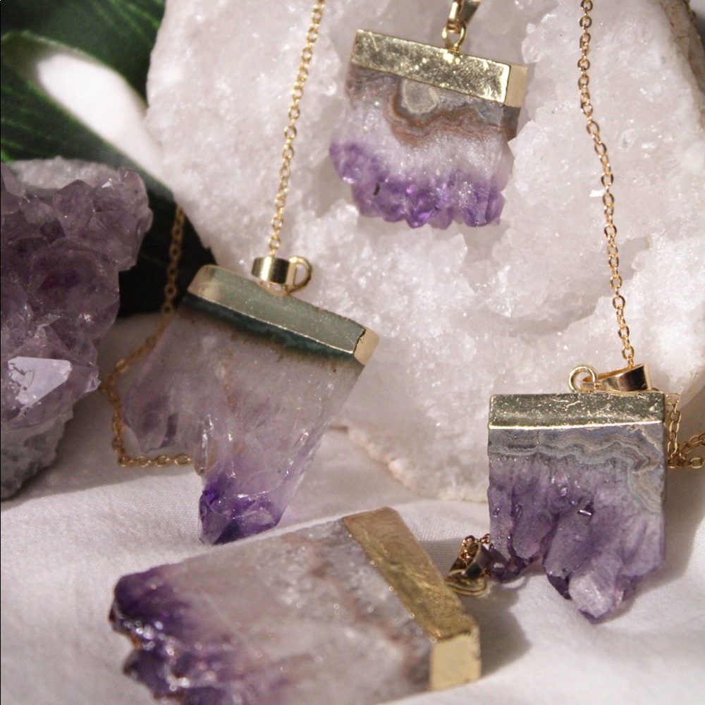1 necklace (natural quartz)